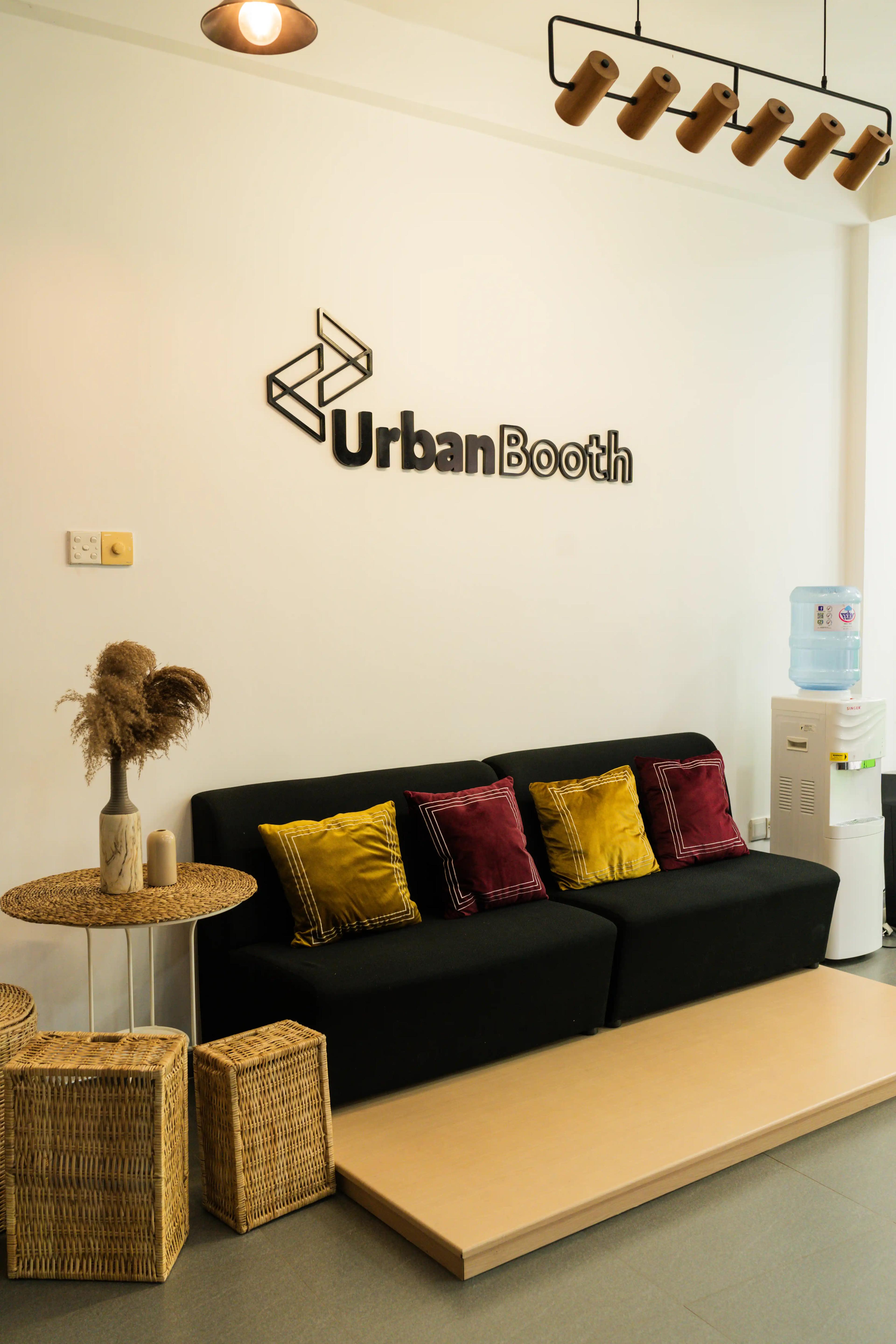 Studio — equipment 4 by UrbanBooth